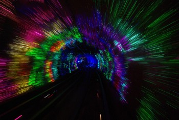 Surreale Lichteffekte im Tunnel unter dem Huangpu Jiang.