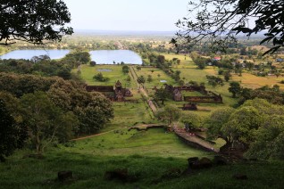 Blick auf Teile von Wat Phou und Laos.