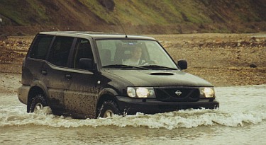 Flussdurchquerung mit dem Auto.