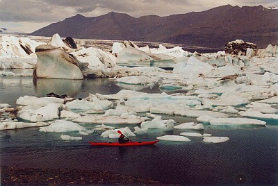 See mit Eisbergen.