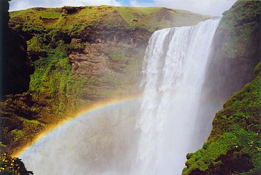 Skogafoss mit Regenbogen.