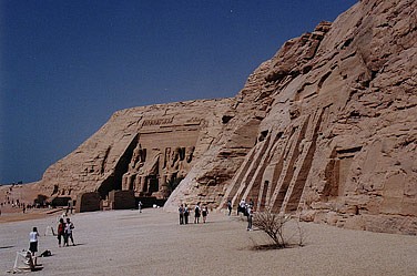 Ab Simbel von außen.