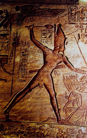 Relief an einer Wand in Abu Simbel.