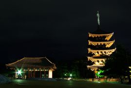 Tempel bei Nacht.