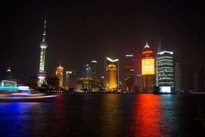 Skyline von PuDong bei Nacht.