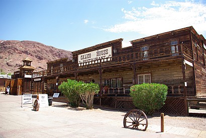 Wiederaufgebaute historische Westernstadt von Calico.