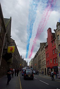 Fliegerstaffel über Edinburgh.