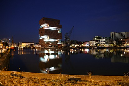 Das Museum aan de Stroom (MAS-Museum) bei Nacht.