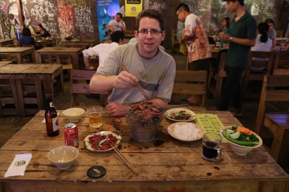 Dirk beim vietnamesischen Barbecue.