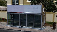 Wegen der hohen Temperaturen werden in Dubai sogar die Buswartehäuschen klimatisiert.