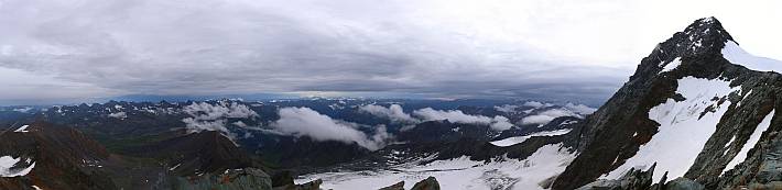 Von der Erzherzog-Johann-Hütte hat man einen schönen Rundumblick.