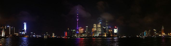 Neun Jahre zuvor sah die Skyline zwar schon so ähnlich aus, aber in der Zeit sind auch einige neue Hochhäuser, unter anderem das zweithöchste Gebäude der Welt, hinzu gekommen. Neun Jahre zuvor sah die Skyline zwar schon so ähnlich aus, aber in der Zeit sind auch einige neue Hochhäuser, unter anderem das zweithöchste Gebäude der Welt, hinzu gekommen.
