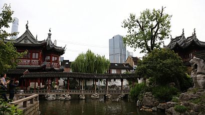 Im Yu-Garden sieht man gut die Gegensätze zwischen Altem und Modernem, die China ausmachen.