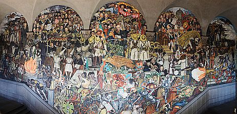 Im Fresko „Geschichte Mexikos“ im Palacio Nacional stellt Diego Riveras die Vergangenheit des Landes dar.