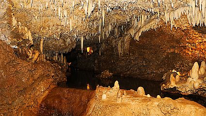 Die Harrison’s Cave bot nette Ansichten, wenn man die vielen Leute geschickt ausblendete.