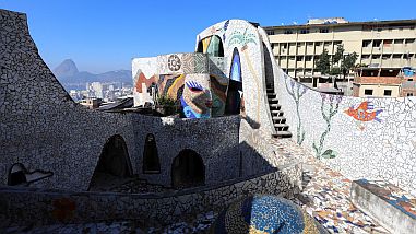 Bob hatte sein Haus selbst gebaut und mit Mosaiken verziert.