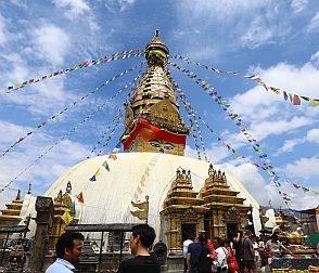 Der Swayambhunath-Tempelkomplex gilt mit bis zu 2500 Jahren als eine der ältesten buddhistischen Tempelanlagen der Welt.