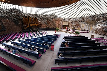 Die Rock-Church Temppeliaukio wurde direkt in den Felsen gehauen und hat damit eine gute Akustik und eine schöne Atmosphäre im Inneren.